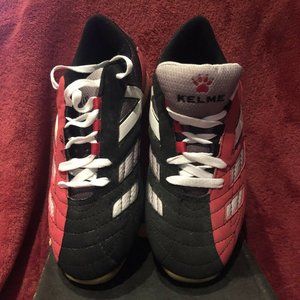 Kelme Cupin Indoor Pro Soccer Shoes